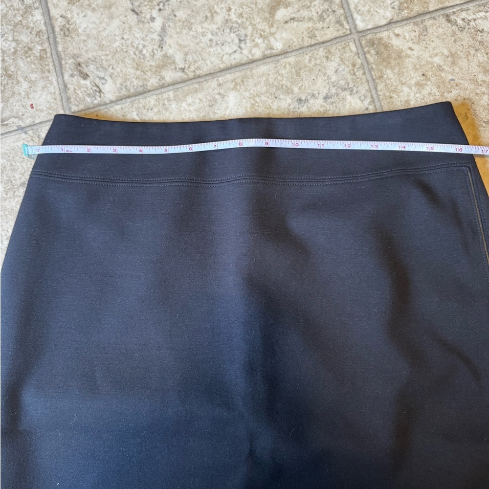 Tahari Black Knit Pencil Skirt NWOT Size 10 Office Professional Classic - Picture 8 of 8